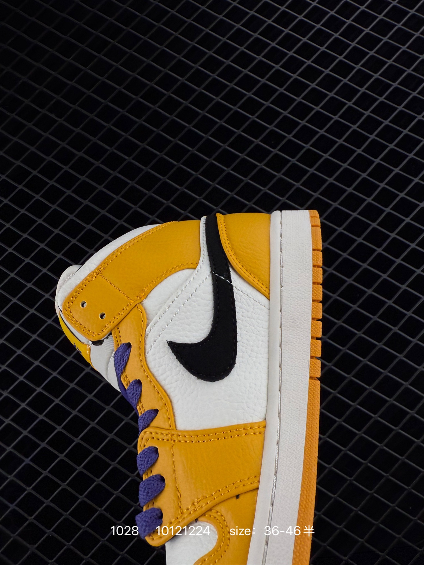 NIKE Air Jordan 1 Retro Mid